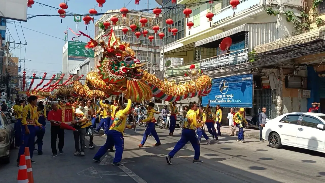 เริ่มแล้ว "ตรุษจีนปากน้ำโพ" จัดใหญ่ 12 วัน 12 คืน คอหวยไม่ลืมส่องเลขประทัดลุ้นโชค