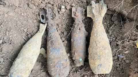 ชาวบ้านพะเยาแตกตื่น พบลูกระเบิด 4 ลูกในป่า เจ้าหน้าที่เก็บกู้ทำลายทันที