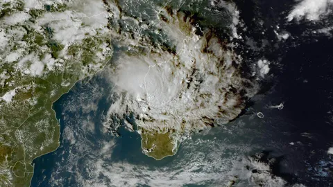 ไซโคลนรุนแรงถล่มท่าเรือมาดากัสการ์ ดับแล้ว 20 ศพ