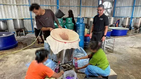 ทลายโรงงานยาแก้ไอเก๊ มี "น้ำท่อม" ด้วย เคยโดนจับหลายครั้งแต่ไม่เข็ด