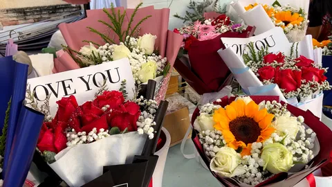 ร้านดอกไม้โอดวาเลนไทน์ ยอดสั่งจองน้อย เหตุตรงวันหยุด-สติ๊กเกอร์หัวใจฮอตขายเกลี้ยง