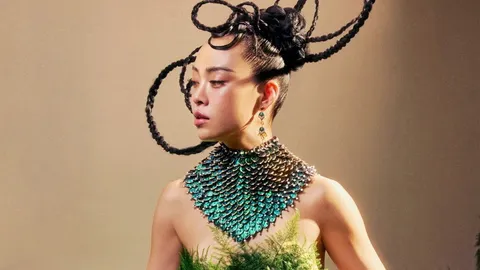 จดหมายรักจาก “Lotus Arts de Vivre” แด่เธอผู้เปล่งประกายดุจปีกแมลงทับ