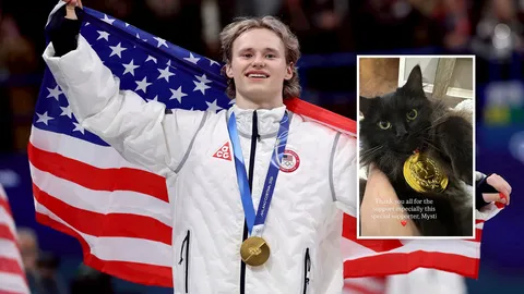 ทาสแมวใจละลาย! นักฟิกเกอร์สเกต สหรัฐฯ มอบทองโอลิมปิกแรกในชีวิต กับ ‘แมวดำ’ ลูกรัก