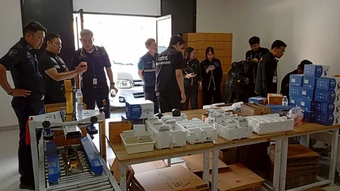 ทลายโกดังเก็บ "กล้องวงจรปิด" พร้อมซิมเถื่อน 6 พันชุด มูลค่ากว่า 10 ล้าน