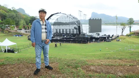 "ตัน ภาสกรนที" ตกเวทีสูง 2 เมตร ในงานคอนเสิร์ต เจ้าหน้าที่หามส่ง รพ. เร่งด่วน