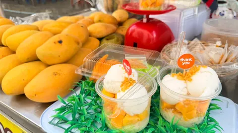 หนึ่งปีมีให้กินแค่ 5 เดือน ไอศกรีมกะทิ-ข้าวเหนียวมะม่วง สูตรคุณย่า 50 ปี ราคา 50 บาท