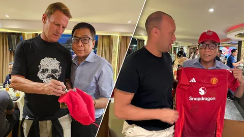 พวกเดียวกับเต้! เปิดภาพ “แสวง บุญมี” เลขาฯ กกต. ร่วมเฟรมตำนานแมนยู “มิคาเอล ซิลแวสต์”