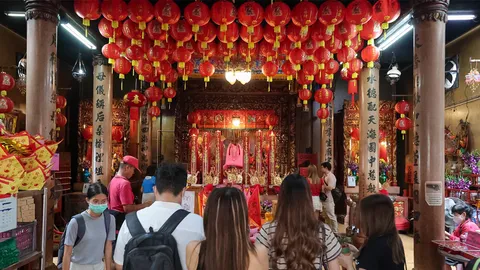 เฮงรับ "ตรุษจีน" แห่ไหว้เจ้าแน่น ขอสิ่งศักดิ์สิทธิ์มอบ "สิริมงคล" ให้ค้าขายร่ำรวย