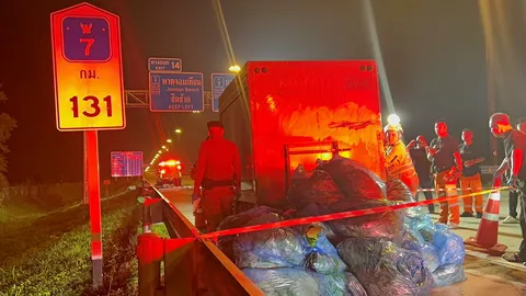 หนุ่มฉุนกู้ภัย รัวยิงทางด่วน ถูกไล่ห้ามจอด ขับหนีทิ้งรถไว้ ยึดกระท่อมอื้อ