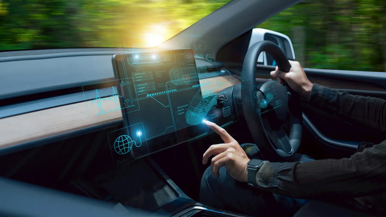 รถต้องมีปุ่มกด สื่อจีนรายงาน รัฐบาลเตรียมออกข้อบังคับให้รถพึ่งพาจอกลางน้อยลง