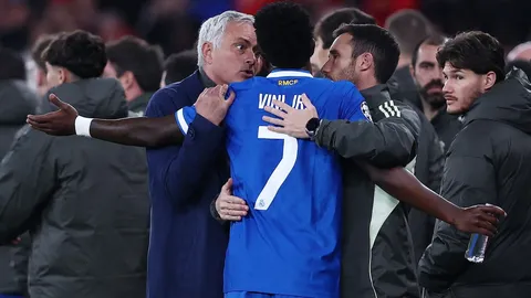 ไม่มีอ้อมค้อม มูรินโญ่ พูดตรงๆ หลัง วินิซิอุส อ้างโดนเหยียดผิว