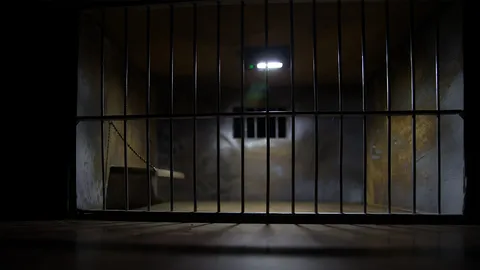 หนุ่มทำร้ายแฟน แขวนคอห้องขัง "โรงพักมีนบุรี" สั่งสอบสิบเวร