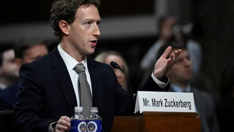 "มาร์ก ซักเคอร์เบิร์ก" เตรียมขึ้นให้การศาลคดี "โซเชียลมีเดียทำเด็กเสพติดงอมแงม"