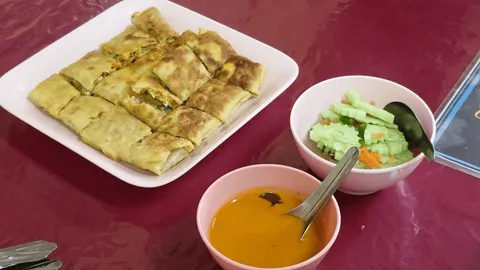 อาซิป โรตี ตำนานอาหารเช้า 40 ปีเมืองสตูล มีทีเด็ด “ชานมแพะ” กินคู่แกงถั่วสูตรลับ