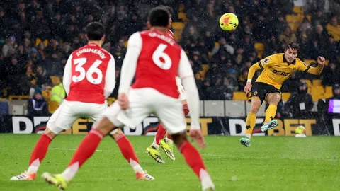 ผลบอลเมื่อคืน อาร์เซน่อล ช็อกตาตั้ง โดน วูล์ฟแฮมป์ตัน ไล่เจ๊า ศึกพรีเมียร์ลีก