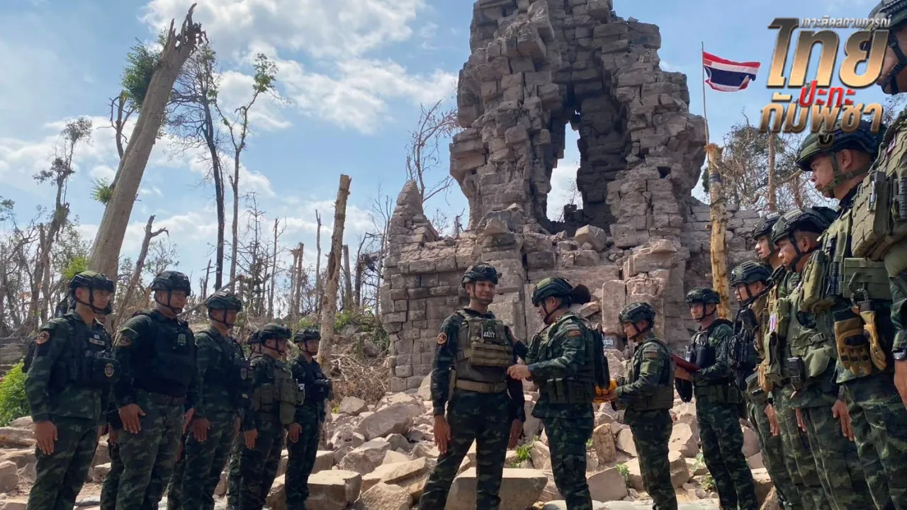 ผบ.ช.พัน.1 ประดับยศให้กำลังพล 10 นาย ออกปฏิบัติราชการสนามชายแดน บนปราสาทตาควาย