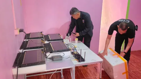 บุกทลายฐาน “ซิมบ็อกซ์” กลางชุมชนในวังน้ำเย็น เชื่อมโยงเครือข่ายอาชญากรรมทางเทคโนโลยี