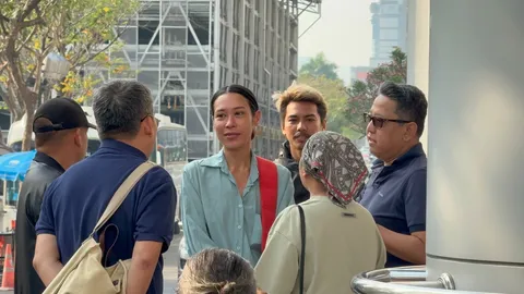 ศาลอาญาสั่งจำคุก “ทนายอานนท์” กับพวก หมิ่นเบื้องสูง ส่วน “ทราย เจริญปุระ” ยกฟ้อง