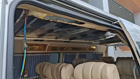 รวบหนุ่มขนยาไอซ์ 150 กิโล ซุกใต้ช่องลับหลังคารถตู้ ค่าจ้างครั้งละ 1.5 แสนบาท