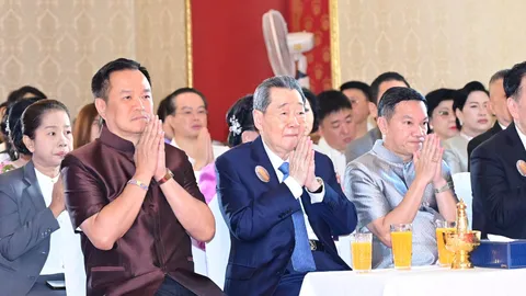 “อนุทิน-เจ้าสัวธนินท์” เจริญพระพุทธมนต์ทำบุญอายุ ครบ 73 ปี “สมเด็จธงชัย” 