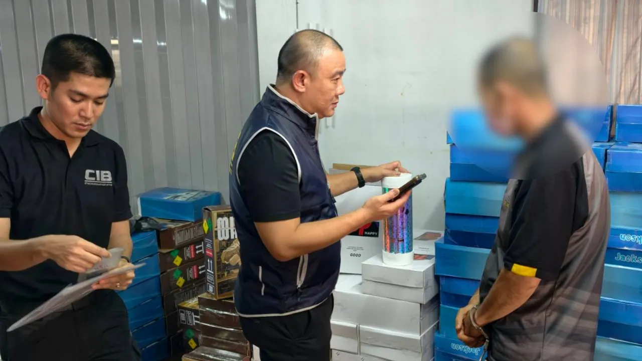 จับจีนเทา ซุกแก๊สหัวเราะ 500 ถัง มูลค่ากว่า 1 ล้านบาท คาบ้านย่านรามคำแหง