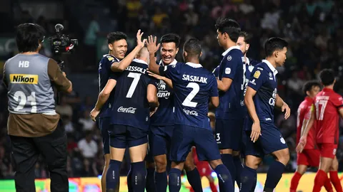 ผลบอลสด บิสโซลีแฮตทริก! บุรีรัมย์ ยูไนเต็ด ไล่ถล่ม สุโขทัย เอฟซี 6-0 ยึดจ่าฝูงเหนียวแน่น