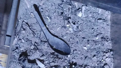 "พลทหาร" วัย 22 ดับปริศนาในเรือนจำ มบท. หลังเผาศพพบ "ช้อนสั้น" ปนอยู่กับกระดูก