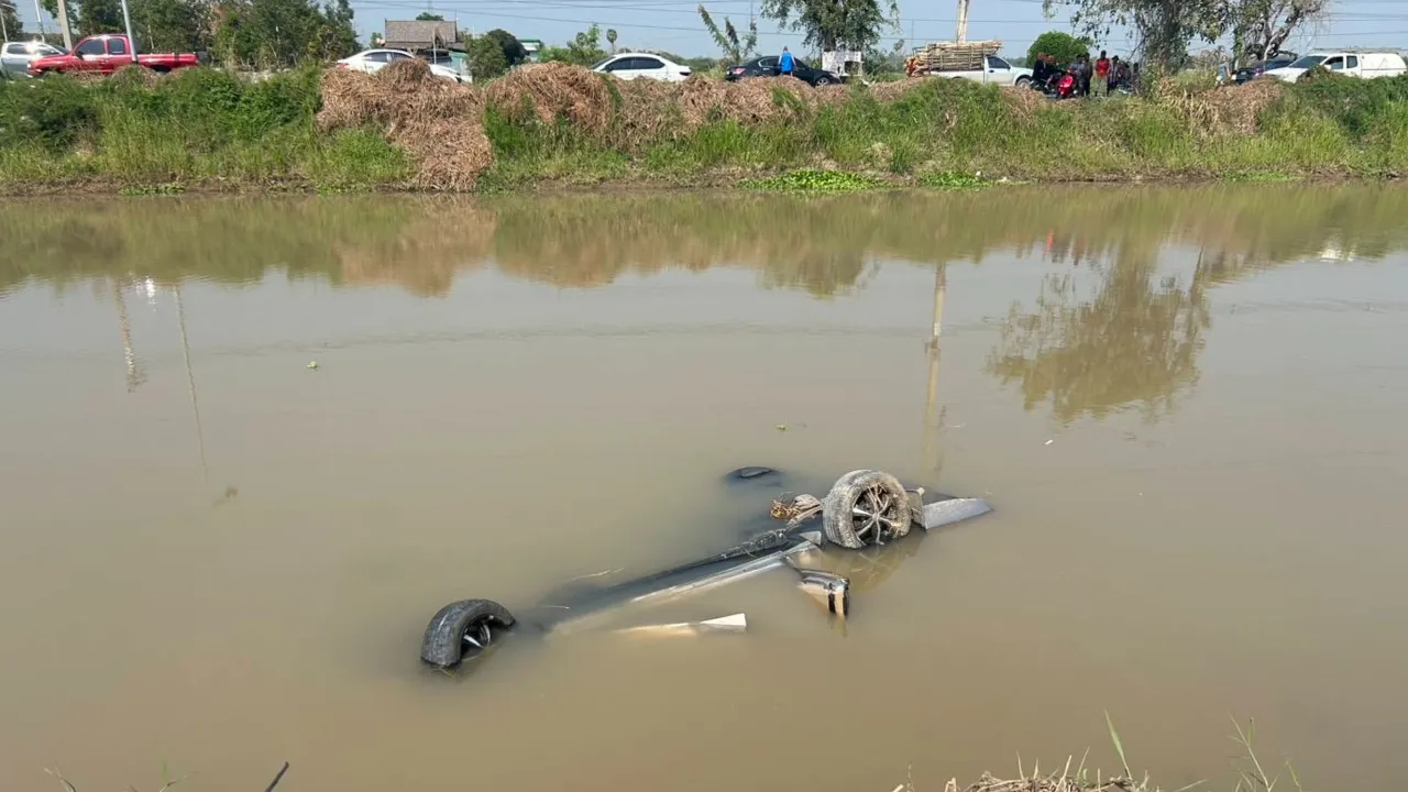 อุบัติเหตุสลด หนุ่มขับกระบะพาญาติไปซื้อของ เสียหลักตกคลอง ดับ 3 ศพ เด็ก 10 ขวบรอด