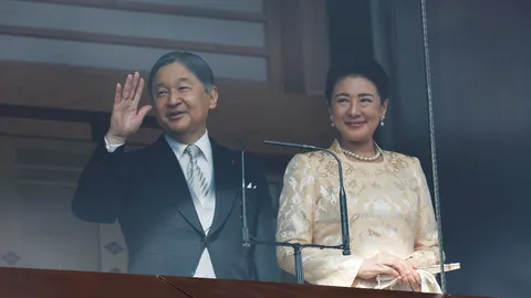 ชาวญี่ปุ่นร่วมเฉลิมฉลองวันคล้ายวันพระราชสมภพจักรพรรดินารุฮิโตะ