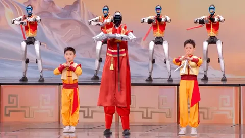 ไวรัลฮิวแมนนอยด์จีน จากเดินเก้กัง สู่นักเต้นกังฟู พัฒนาก้าวกระโดดในปีเดียว สัญญาณเตือนอนาคตแรงงาน