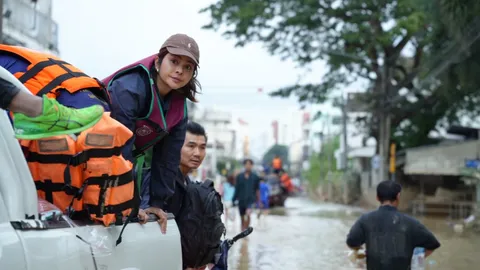 “ลิซ่า ภคมน” ลั่น 3 เดือนแล้วคนใต้ยังไม่ได้เงินซ่อมบ้านน้ำท่วม เสนอรัฐแก้ระเบียบทั้งระบบ 