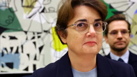 ผอ.พิพิธภัณฑ์ลูฟวร์ ลาออก เซ่นปมโจรขโมยเครื่องราชกกุธภัณฑ์