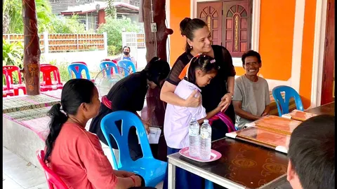 ทูตอิสราเอล เยี่ยม 4 ครอบครัวแรงงานชาวไทย เหยื่อที่ถูกกลุ่มฮามาสสังหาร