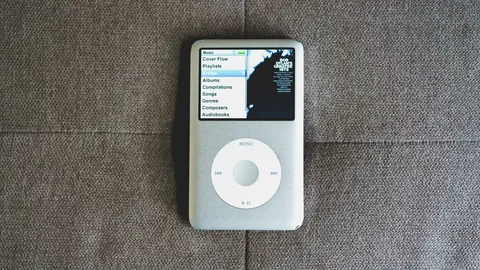 iPod คืนชีพ วัยรุ่น Gen Z หันกลับมาใช้ไอเท็มยุคพ่อแม่ หลีกหนีความวุ่นวายของสมาร์ทโฟน