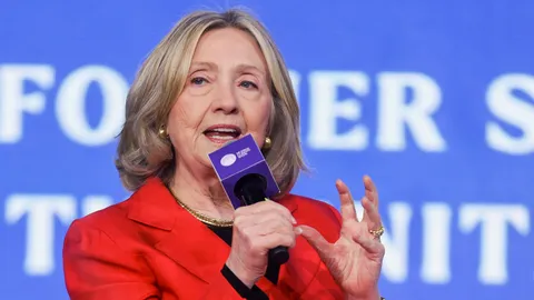 ฮิลลารี คลินตัน เตรียมให้การสภาผู้แทนฯ ปมเกี่ยวข้อง เจฟฟรีย์ เอปสตีน