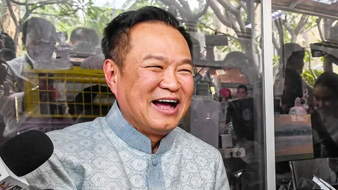 "อนุทิน" ปัดตีตก 2 รัฐมนตรีเพื่อไทย สมศักดิ์-สุริยะ "กล้าธรรม" ดาหน้าโต้ส่อมี 9 งูเห่า