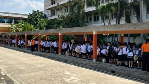 วันสุดท้าย “โรงเรียนไผทอุดมศึกษา” ปิดกิจการถาวร นร.ร่ำไห้ โบกมือลาเพื่อน