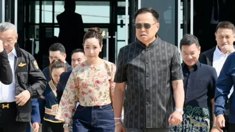 “อนุทิน” ควง “จ๋า ธนนนท์” ไปเปิดงานประเพณีไหว้พระธาตุช่อแฮ เมืองแพร่