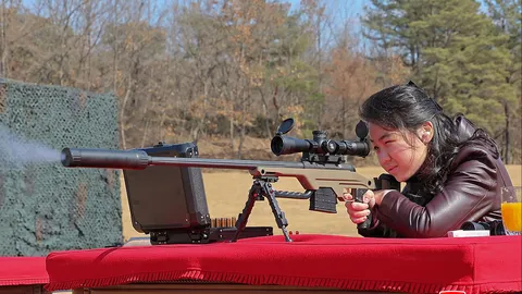  เกาหลีเหนือเผยภาพ "คิม จู แอ" ยิงปืนไรเฟิล ฉายภาพทายาทสืบอำนาจ “คิม จอง อึน” ชัด