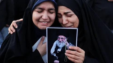 สังหาร “อยาตอลเลาะห์ อาลี คาเมเนอี” จุดเปลี่ยนการเมืองอิหร่าน?