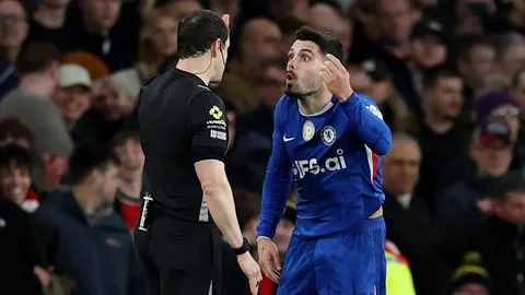 แชมป์พรีเมียร์ลีกอาจจะยาก แต่แชมป์ใบแดง “เชลซี” จอง! เปิดสถิติใบแดงล่าสุด 