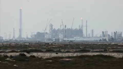 QatarEnergy ของกาตาร์ สั่งหยุดผลิตก๊าซ LNG หลังอิหร่านโจมตีโดนโรงงาน