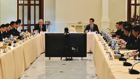 "เอกนิติ"สั่งพาณิชย์ฟันพวกฉวยโอกาสกักตุนสินค้า ยันน้ำมันสำรองมีเพียงพอ