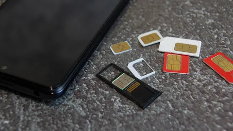 กสทช. เตือนประชาชนรับจ้างเปิด "ซิมม้า" โทษหนักจำคุกสูงสุด 3 ปี ปรับถึง 3 แสนบาท