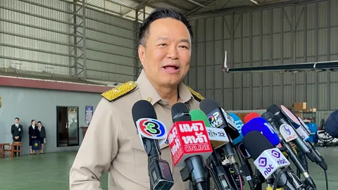 นายกฯ รับเป็นห่วงทุกเรื่อง “น้ำมัน-ตลาดหลักทรัพย์-ราคาสินค้า” ปัดตอบคุยอะไรทูตสหรัฐฯ