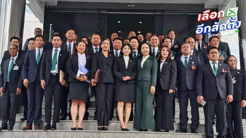 สส.กล้าธรรม ผูกเนกไทเขียว ขึ้นรถบัสรายงานตัวสภาฯ ด้าน “อรรถกร” เผยคดี “ชนนพัฒฐ์” ว่าไปตามกฎหมาย