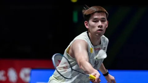 กระหึ่ม "วิว-กุลวุฒิ" ชนะ "ฟาร์ฮาน" 2-0 ลิ่วรอบรองฯ แบดมินตัน "ออล อิงแลนด์ โอเพ่น 2026"