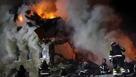 รัสเซียระดมโดรน-ขีปนาวุธถล่มเมืองคาร์คิฟ ดับอย่างน้อย 11 ศพ 