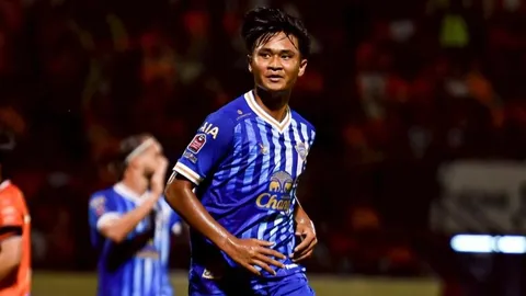 ส่องฟอร์ม "ยศกร" ดาวยิงทีมชาติไทย หลังกลับจากค้าแข้ง "สิงคโปร์" สุดโดดเด่นกับ "ชลบุรี"