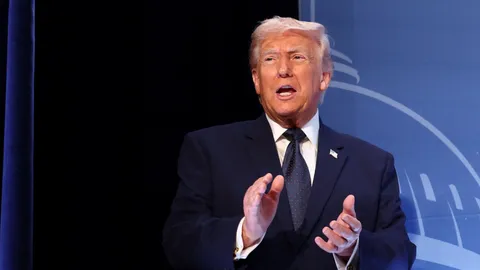 ทรัมป์ลั่น ไม่หวั่นราคาน้ำมันพุ่ง แต่เล็งผ่อนคว่ำบาตรน้ำมัน